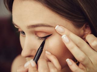 Bruine Ogen? Deze Eyeliner Kleur Laat Jouw Ogen Schitteren