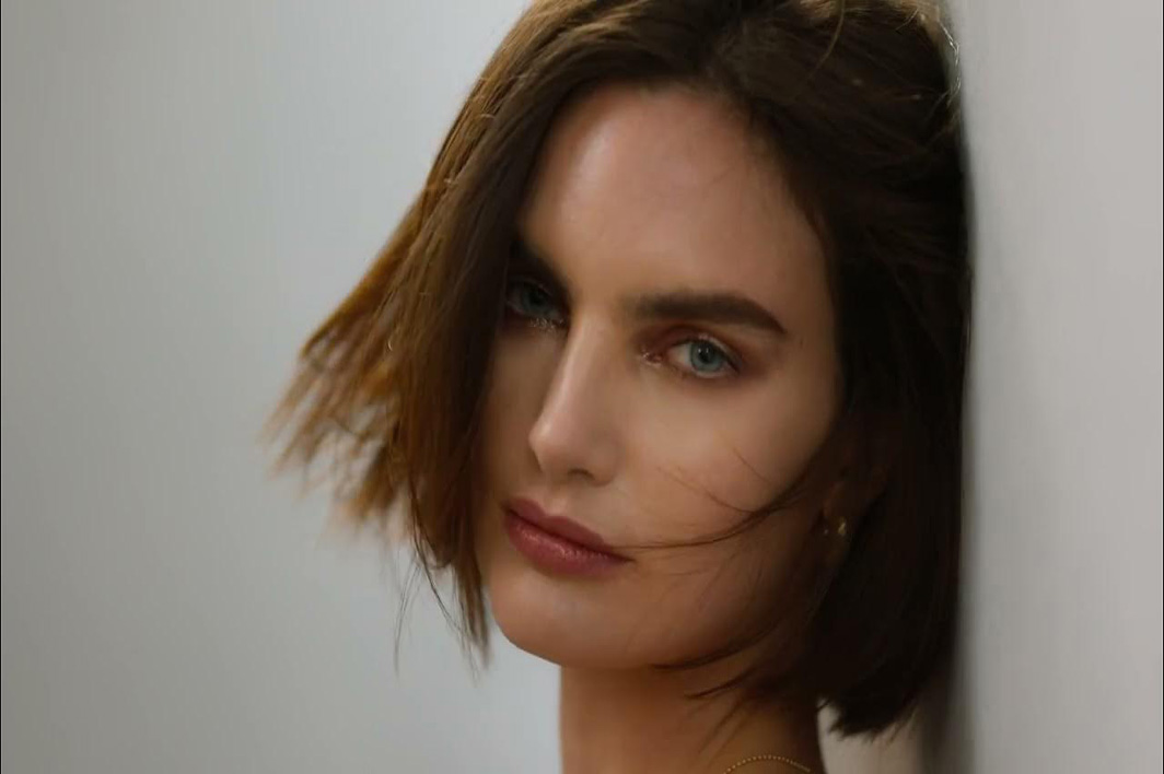 De Geheimen van Stralend Haar bij het Ochtendlijk Wakker Worden: Ontdek de Kracht van Nachtelijke Haarverzorging